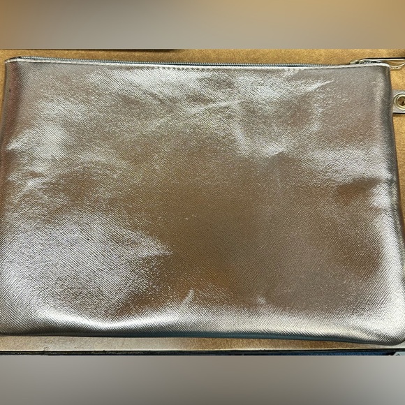 NWT Victoria’s Secret Rose Gold Laser Cut Wristlet Pouch Clutch Bag - Picture 11 of 12